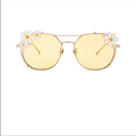 ISO House if Harlow x Revolve Maggie Sunglasses - Picture 3 of 3